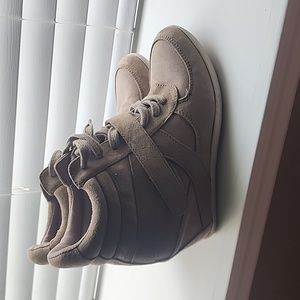 Wedge bootie